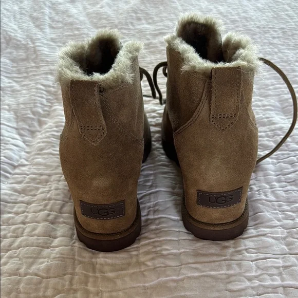 UGG Women's Classic Femme Lace Bootie Chestnut Black Hickory Sz 9 - Picture 3 of 8